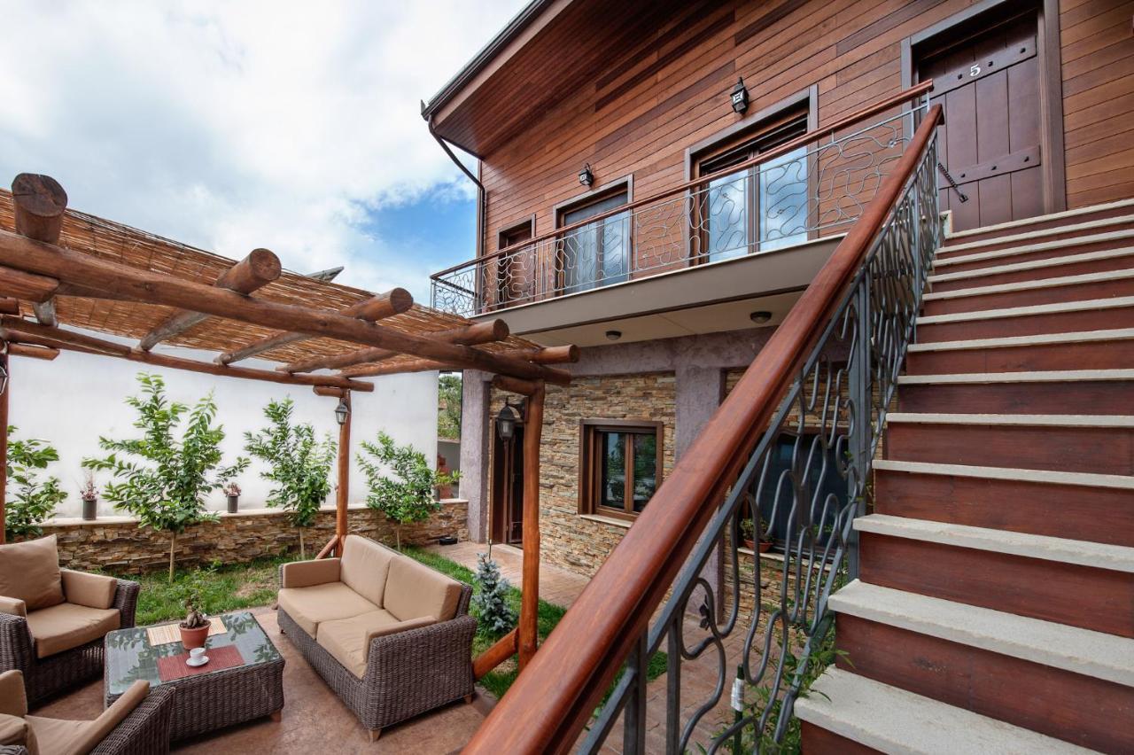 Polys Guest House Katachás 외부 사진