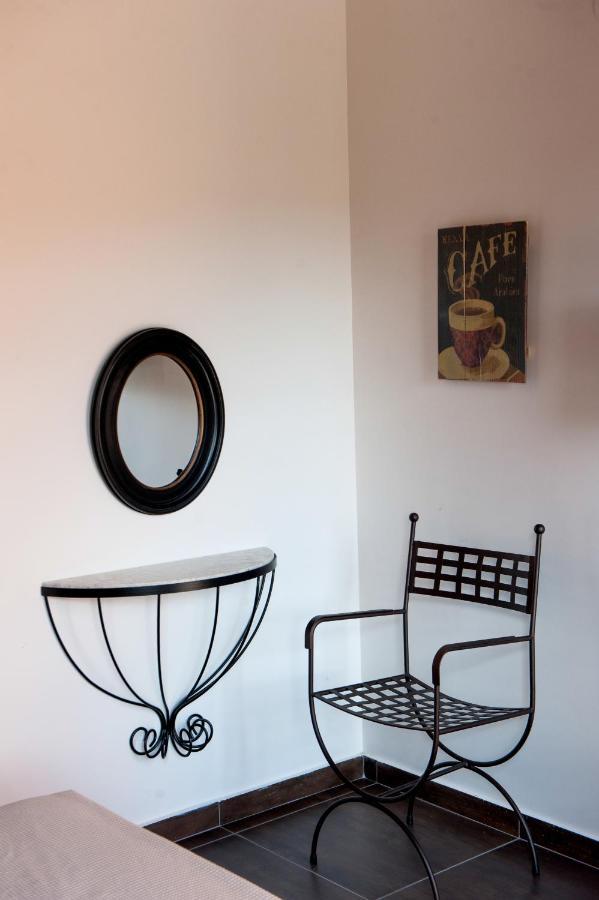 Polys Guest House Katachás 외부 사진