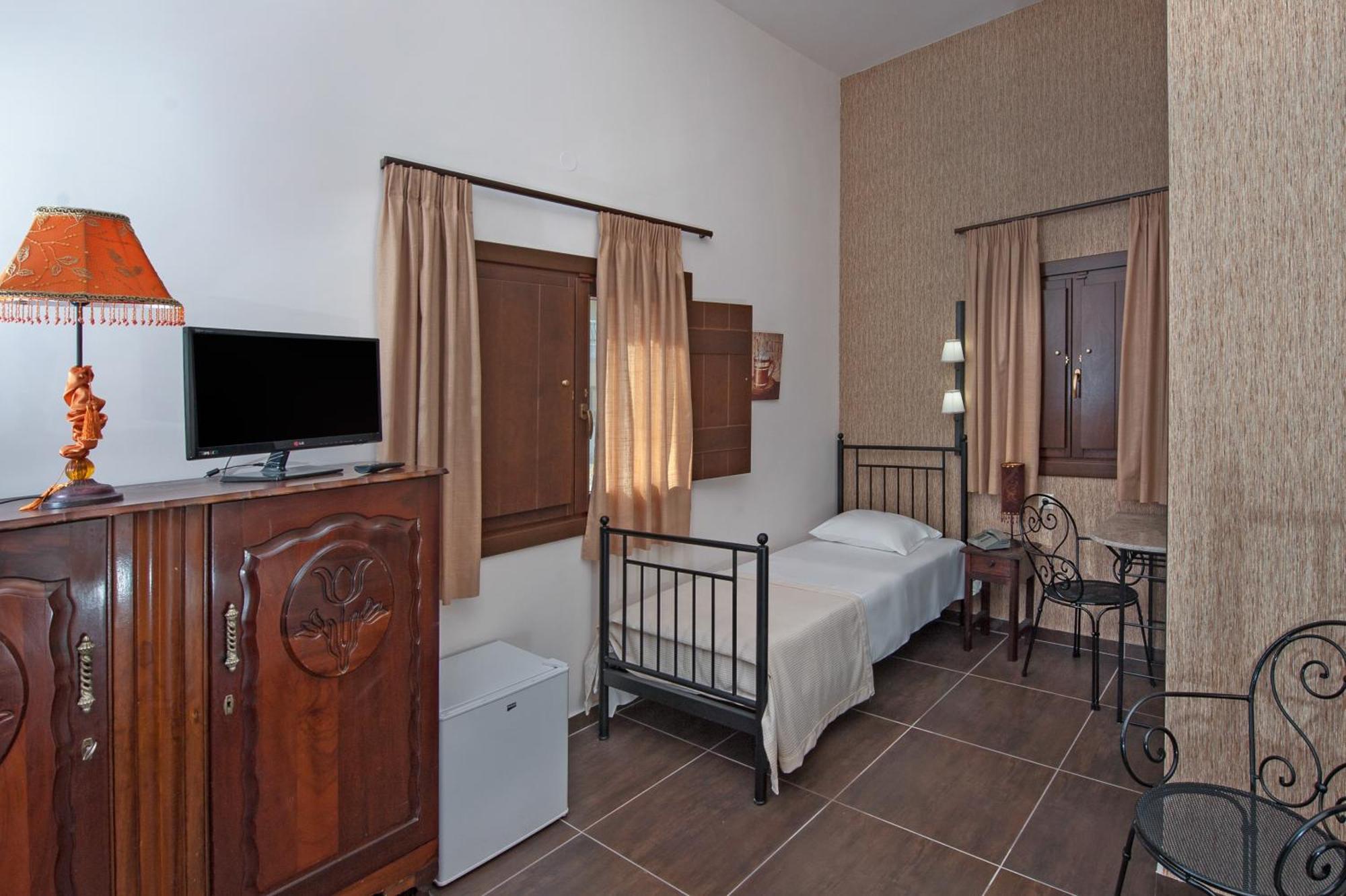 Polys Guest House Katachás 외부 사진