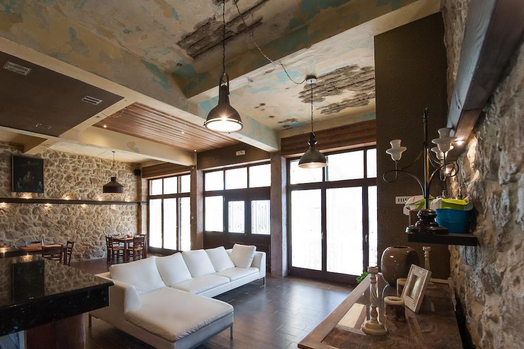 Polys Guest House Katachás 외부 사진